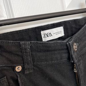 BRAND NEW Zara skinny jeans in black